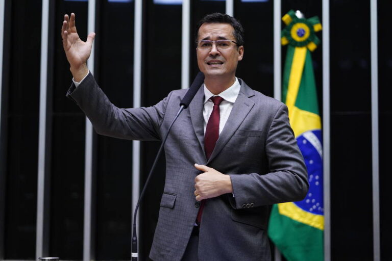 O deputado Deltan Dallagnol (Podemos-PR), na Câmara dos Deputados - Pablo Valadares - 22.mai.2023/ Câmara dos Deputados